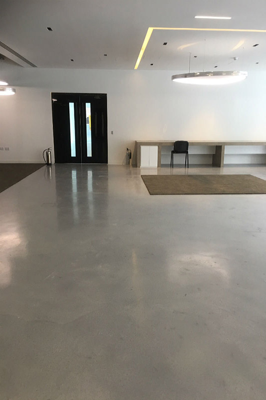 Puur PSR polished concrete floor in a large office reception